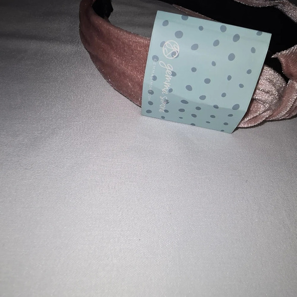🌻🌻🆕 Gemma Simone Knotted Rose Velvet Top Knot Headband - Picture 4 of 6